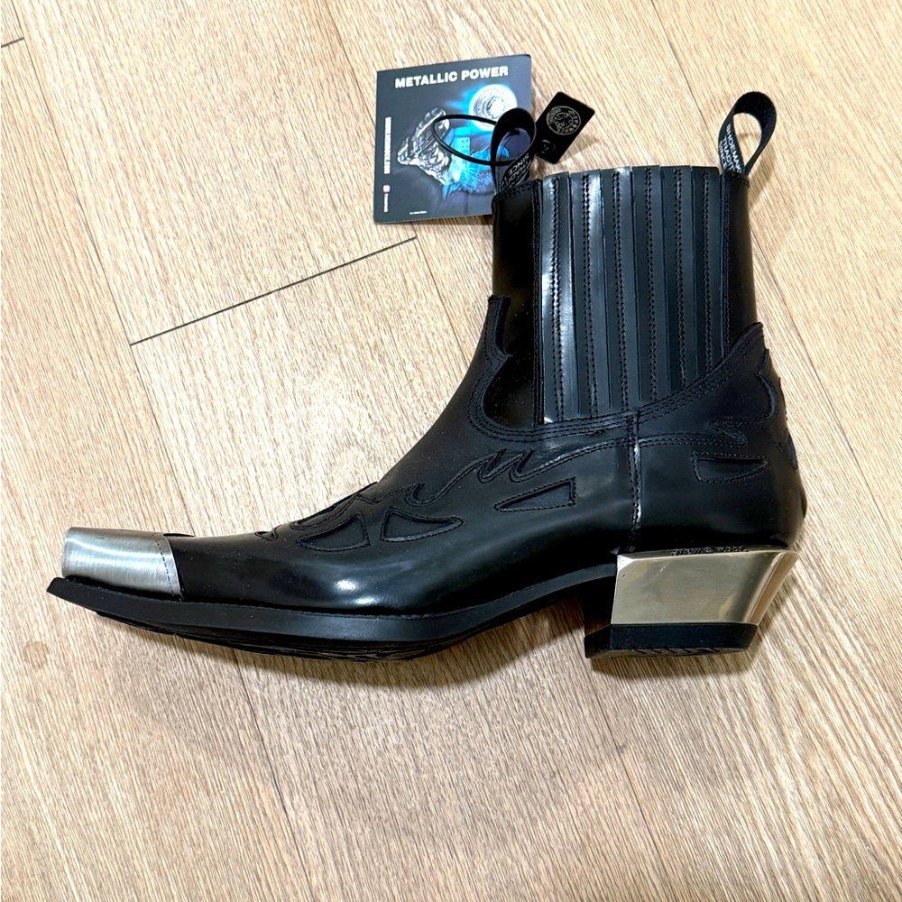 New Rock Men’s Stylish Metal-Toe Boots - Size 43